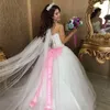 Sparkly Rhinestone Kralen Trouwjurken Baljurk Sweetheart Tule bruidsjurken met roze boog 2018 goedkope trouwjurk op maat gemaakt