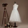 Belle robe blanche de fille de fleur tulle v-cou junior robe une ligne de fleurs bretelles robe avec ceinture