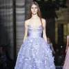 2023 Elegante Abendkleider in Lavendel von Zuhair Murad mit 3D-Blumenapplikationen, durchsichtig, herzförmiger, rückenfreier Sweep-Zug-Abschlussballkleid mit Schleife