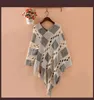 Sexy Womens Onregelmatige Kwastje Poncho Off Shoulder Cape Sjaals Wrap V-nek Hallow Lattice Batwing Gebreide trui