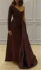 Robes de soirée du Moyen-Orient 2017 Bourgogne robes de bal avec manches longues asymétriques et cuissardes fendues avec des robes de concours de survêtement
