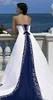 ステープレスホワイトとロイヤルブルーAラインのウェディングドレス2019刺繍サテンブライダルガウンコートトレインの結婚のためのレースアップ