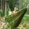 Tragbare Doppelhängematte mit Moskitonetz für Campingreisen im Freien