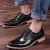 Sapatos formais de moda Brogue com sapatos de casamento de baixo para homens de casamento britânico Sapatos de brogue barato homens apartamentos Hot Sale 2017 Frete grátis