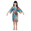 Barn satin rayon kimono robe blommig tryck badrock barn nattklänning för spa party bröllop födelsedag