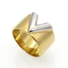 2019 мода новый бренд 316L титановые стальные ювелирные изделия оптом V кольца для женщины обручальное кольцо ювелирные изделия 18 К золото / серебро цвет обручальные кольца