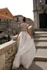 Avancerad stranddelad bröllopsklänningar rena brudklänningar med hög hals
