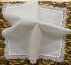 Livraison gratuite Home Textiles 12PCS / Lot 12x12 "Haute Qualité Blanc doux 100% coton Mesdames Mouchoir Brodé Dentelle bords de pétoncles pour la mariée