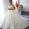 2017 Luxus Vintage Spitze Applique Kathedrale Zug A-Linie Brautkleider Dubai Arabisch Off-Schulter Prinzessin Modest Brautkleid