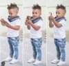 Meninos Conjuntos de Roupas Crianças Bebê Menino Roupas Casuais T-shirt + Cachecol + Calça Jeans 3 pcs Roupas Crianças Verão Crianças Traje Terno 13148