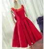 Encantador Red Backless Vestidos de Festa Scoop Neck mangas Curtas Homecoming Dress Custom Made com Oversize Bow Sash