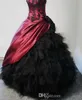 Gothique Bordeaux et Noir Robes De Mariée 2019 Applique Perlée Plis Sans Bretelles Tulle Robe De Bal Princesse Robes De Mariée Robes De 290S