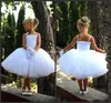 Cute White Toddler Formalne Kwiat Girl Sukienki Dla Vintage Ślub Długość Kolana Zroszony Gorset Powrót Baby Kids First Communion Suknie Koronki