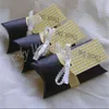 Spedizione gratuita 50 pz cuscino nero scatole di favore festa di nozze bomboniere scatole regalo di caramelle addio al nubilato tavolo impostazione forniture per feste