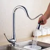 Modern fırçalanmış mutfak lavabo muslukları güverte monte /püskürtücü ile dışarı ve aşağı çeken hs337