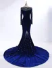 Royal Blue Velvet aftonklänningar med långa ärmar 2022 Vinter riktiga foton V-ringad pärlor Crystal Mermaid Sweep Train fromal aftonklänningar