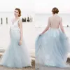 lichtblauwe en witte jurk