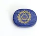 7 Chakra Stone Reiki Healing Crystal med graverade chakra -symboler Holistisk balansering Polerade palmstenar med fri påse