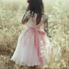 블러쉬 핑크는 Mhamad 댄스 파티 드레스 V-Neck 레이스 Appiques 새시 환상 긴 소매 정장 파티 드레스 2017 Tulle Tea Length Bridesmaid Dress