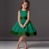 2019 Ucuz Emerald Green Çiçek Kız Elbise A Hattı Scoop Diz Boyu Saten Kolsuz Kabarık Parti Kız Kıyafeti Özel Üretilmiş Wear