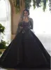 Dernières 2020 Mariage gothique robes noires décolleté en cœur perles Puffy Une ligne Qualité vintage en dentelle Robes de mariée grande taille Custom Made Chine