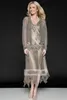 2020 Vintage V Neck Långärmad Mor av bruden Klänningar Lace Appliques Beaded Chiffong Te Längd Brud Bröllop Gästklänningar med jacka