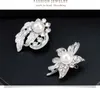 30% zniżki Silver Tone Małe złote broszki jasne Rhinestone Kwiat Pin Pearl Hurtownie Biżuteria Wedding Bridal Akcesoria Mix 12 Desgins DHL