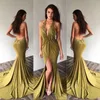 Tanie Sexy Split Backless Prom Dresses Halter V-Neck Cekiny aplikacja Court Train Party Dress 2017 Tanie Stylowe Syrenki Satin Suknie Wieczorowe