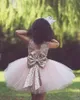 Retro Tutu Roze Korte Bloem Meisje Jurken Voor Land Bruiloft Party Bog Lovertjes Boog Crew Neck Baby Child Birthday Formal Dress Kant