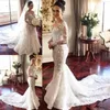 2017 Långärmade bröllopsklänningar med Overskirt Avtagbar Tåg Lyx Lace Bröllopsklänning Sheer Neck 3D Appliques Afrikanska Brudklänningar