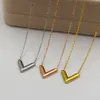 Titanium stalen Koreaanse versie van de driedimensionale V-letter ketting mode voor dames korte sleutelbeenketting access1968