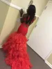 Элегантный Черная Девушка Выпускного Вечера Платья Красный Холтер Многоуровневые Русалка Вечерние Платья Южной Африки Стиль Спинки Органзы Rufhed Вечернее Платье