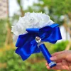 Elegante rosa artificiale fiori da sposa bouquet da sposa bouquet da sposa cristallo blu royal nastro di seta nuove donne fiori da sposa8215349