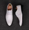 I più nuovi uomini scarpe da sposa designer alligatore abito formale piatto oxfords Gran Bretagna scarpe da uomo in pelle TAGLIA: 37-44 GX91