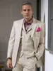 Custom Made Notch Risvolto Smoking dello sposo beige Groomsmen Abito da uomo migliore Abiti da uomo da sposa (giacca + pantaloni + gilet + cravatta + fazzoletto) P: 13