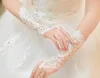 2017 NIEUWE BRIDAL GODE GOEDE LESSELIJKE TRUWD HANDEN MET kralen WHITIVORY Wedding Jurk Elegant Stock Wedding Accessories2841222