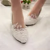 Scarpe da sposa con perle piatte economiche dolci per la sposa con applicazioni di pizzo, tacchi alti, punta a punta, scarpe da sposa taglie forti269b