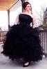 Потрясающая готическая корсетное мяч платья черное свадебное платье без бретелек вздохнутая многоуровневая юбка длина лодыжки кельтская свадебное платье свадебное платье плюс размер