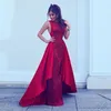 Vestidos de noche rojos árabes Apliques de encaje Sin mangas Alto Bajo Vestidos de baile Tren de barrido Vestido de fiesta formal Barato por encargo