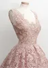 Adorável Lace Scoop Decote A linha Homecoming Vestidos Nude Rosa Curto Cocktail Vestido Ilusão Vestidos de Fiesta Baratos