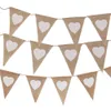 Vente en gros- 13pcs Charme de dentelle de lin élégant suspendu à coeur blanc imprimé Hessian Buckap drapeau Bannière Partie de mariage Décoration Bunting1