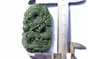 Kostenlose Lieferung – wunderschöne natürliche ölgrüne Hetian-Jade, handgeschnitzte Perlen-Jade-Drachenspiel. Amulett-Halskettenanhänger,