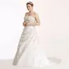 New 2019 A-line Plus Size Wedding Dress with Lace Up Back Strapless Appliques Designer Court Train Bridal Gowns vestido de noiva 9V9665