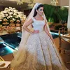 輝く豪華なドバイのウェディングドレススクエアネックラインビーズスパンコールアップリケオーガンザブライダルドレス魅力的な王女の結婚式のガウン