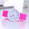 Wristwatches galaretka Hollow Out Design Guma Band Kobiety Mężczyźni Genewa Zegarek Silicon Cukierki Mutil Kolor Mody Student Silikonowe Zegarki Kwarcowe