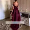 2019 Abiti da ballo moderni in pizzo Hi-Low con spalle scoperte Una linea Abiti da sera bordeaux Gonna in organza Gonna Abiti da cocktail party