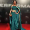 2017 New Hunter Verde Sereia De Cetim Vestidos de Noite de Ouro Frisado Lace Prom Vestidos com Manto Longo Dubai Árabe Longo Pageant Festa