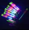 LED Flier Flyer LED volant incroyable flèche hélicoptère volant parapluie enfants jouets incroyable S LightUp Parachute cadeaux mer O9737214