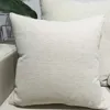 cubiertas de almohada en blanco