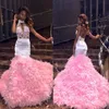 Rosa fjäder halter sjöjungfru prom klänningar 2k18 sexig backless se genom kvällsklänningar tulle ruched sopa tåg sydafrikansk fest klänning